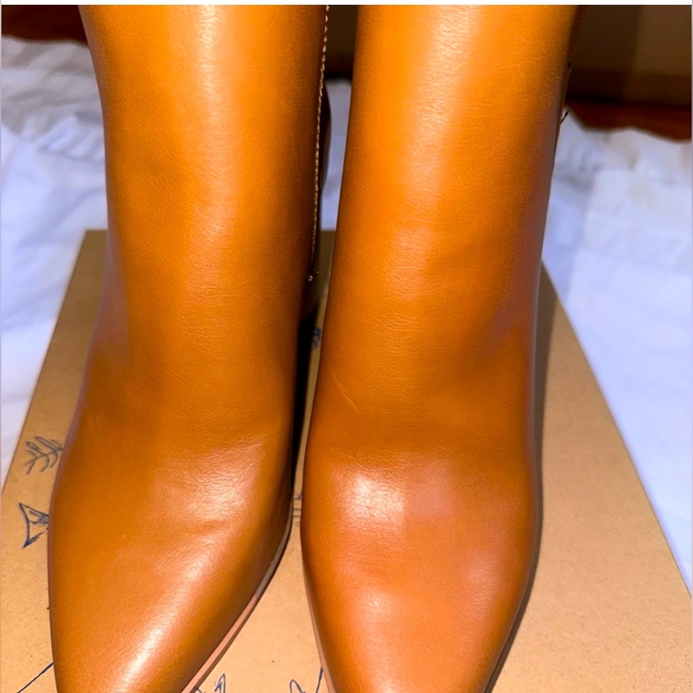 Indigo Rd .women’s ankle boots take day in a fashionable style.